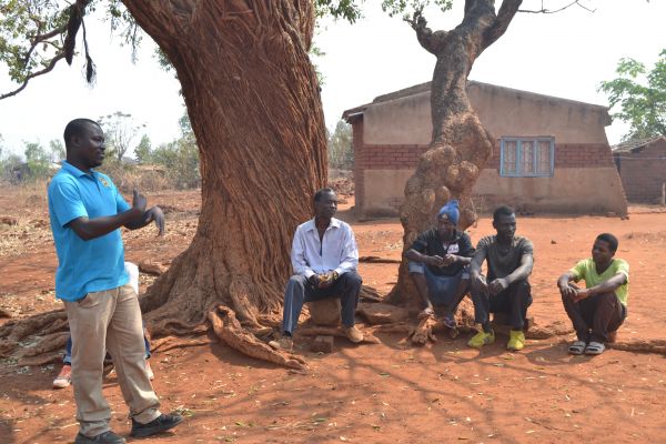 desk-officer-masaf-iv-mateso-kazembe-speaks-with-the-village-development-committee-at-khweleniya-in-blantyre-c-abel-ikiloni-mana42098C41-72EB-5826-BC32-F08C10B9B23D.jpg