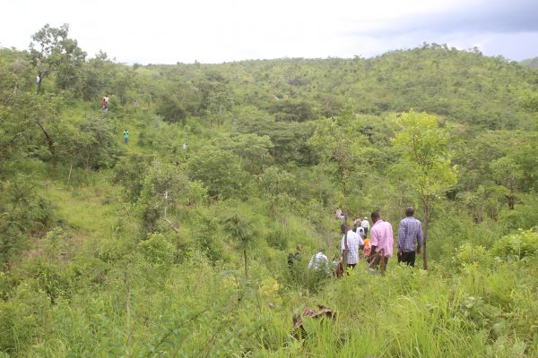 exploration-of-watershed-through-transect-walk-at-wiliro-catchment-in-karonga-20266F22B1-3A27-7F47-2431-041148745130.jpg