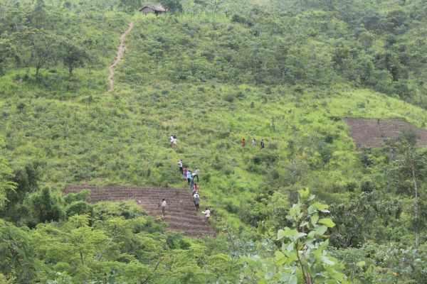 exploration-of-watershed-through-transect-walk-at-wiliro-catchment-in-karonga-2334ED3429-3DB0-EFCE-168D-BF5A104255DA.jpg