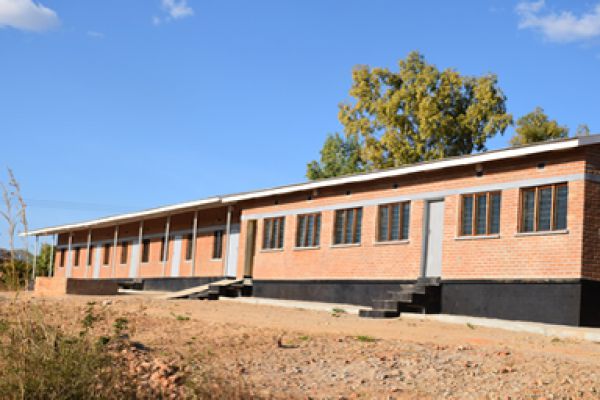 gurdian-shelter-mzimba-district-hospitalAFF16D3C-8B63-48D2-9D78-A5598AD72C5E.jpg