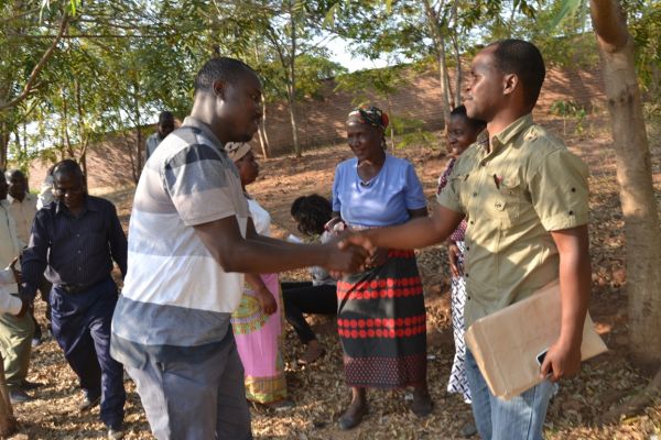 nlgfc-masaf-iv-desk-officer-mateso-kazembe-leaves-south-lunzu-aforestation-with-a-warm-farewel-by-councillor-for-the-area-c-abel-ikiloni-mana5BCD1488-A2C6-AC30-D612-0A97C0425A4B.jpg