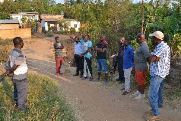 people-enjoying-the-fruits-of-nlgfc-through-chilomoni-village-development-committee-at-tavern-bridge-in-chilomoni-blantyre-c-abel-ikiloni-mana-3933BD7A0-A9C3-5B80-D347-5DFFE6678BA9.jpg