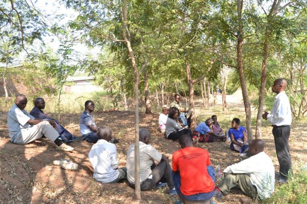 south-lunzu-aforestation-committee-in-discussion-session-with-nlgfc-visitors-at-machinjiri-river-in-blantyre-c-abel-ikiloni-mana2BCF8227-9E05-2677-9F27-5F23F1F6A153.jpg